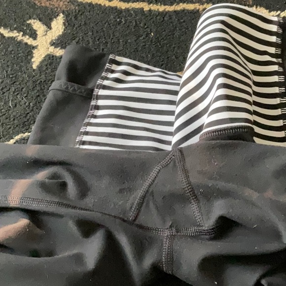 Lululemon Run: Ice Queen Pant. Size 6. - Picture 12 of 12